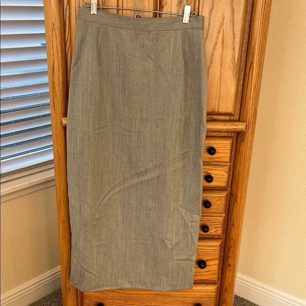 Elegant Gray Women's Skirt by Wade Alan of New York